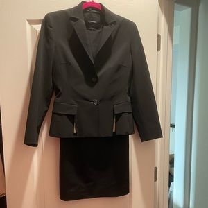 Prada 2pc dress and jacket suit size 42 🖤